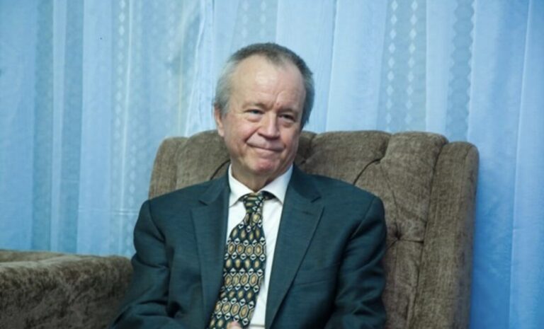 The former U.S. Ambassador warns that clan divisions pose a threat to peace and stability in Somalia.